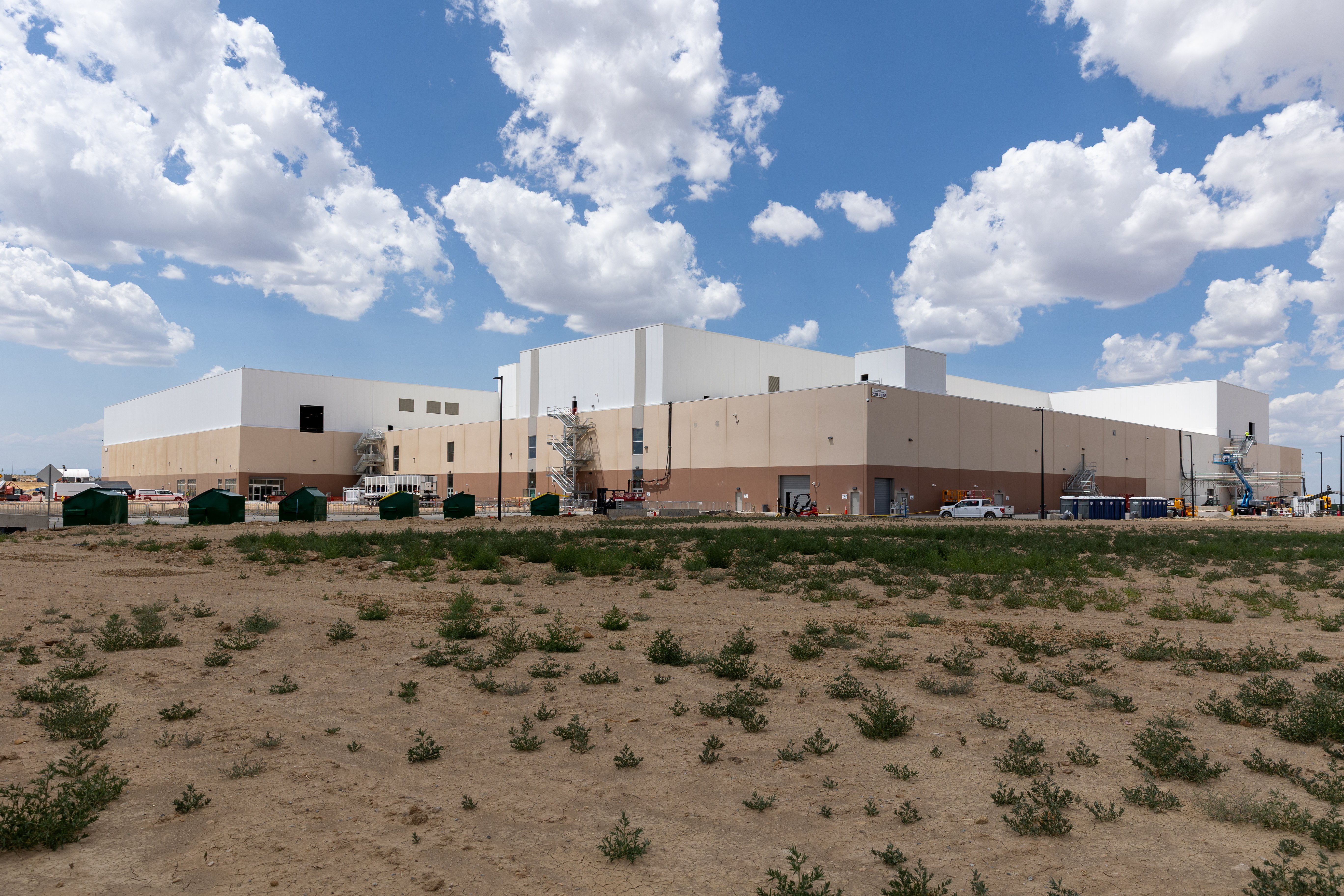 A ground-level photo of Philip Morris International's new facility in Aurora, Colo.
