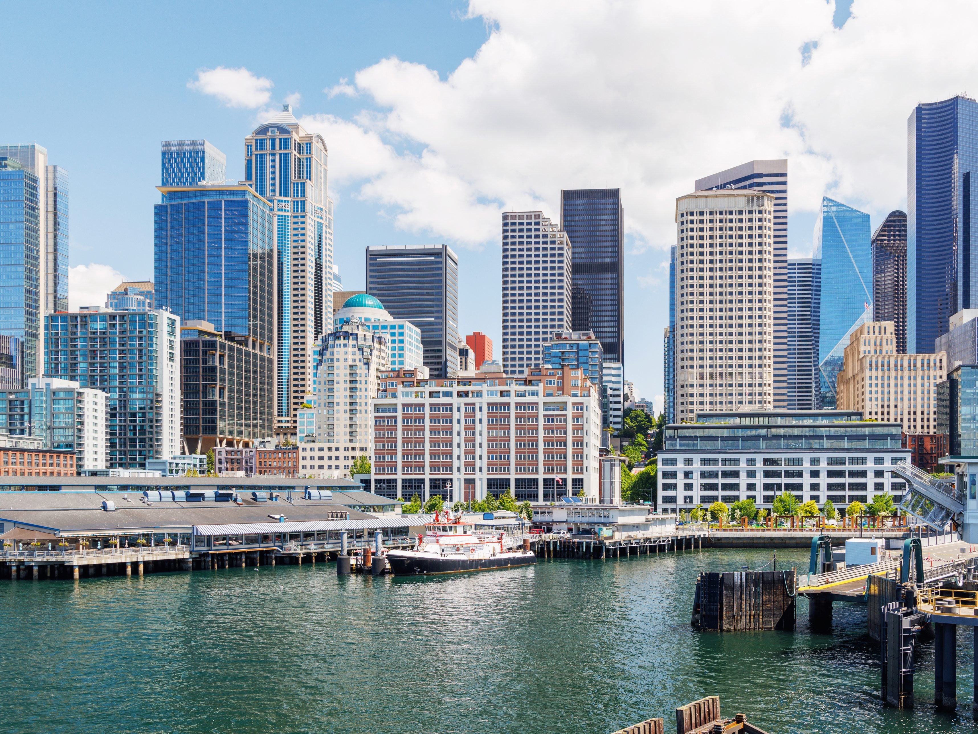 Panoramic view of Seattle skyline.