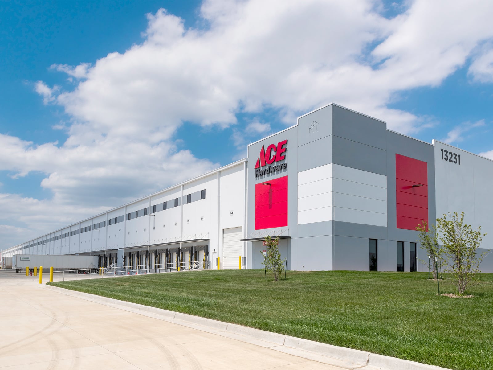 A photo of the Ace Hardware distribution facility within KCI29 Logistics Park.