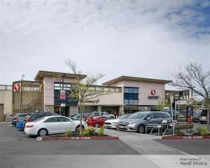 An exterior photo of the Safeway grocery store at 1450 Howard Ave.