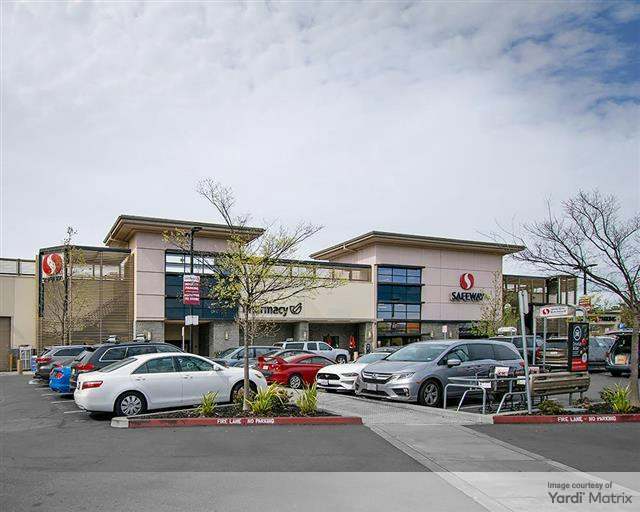 An exterior photo of the Safeway grocery store at 1450 Howard Ave.