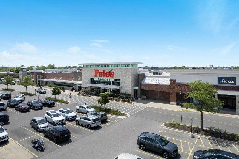 Exterior of Pete's Market in Rice Lake Square in Wheaton, Ill.