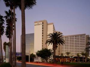 Exterior shot of the Sonesta Los Angeles Airport, a 614-key hotel in Los Angeles.